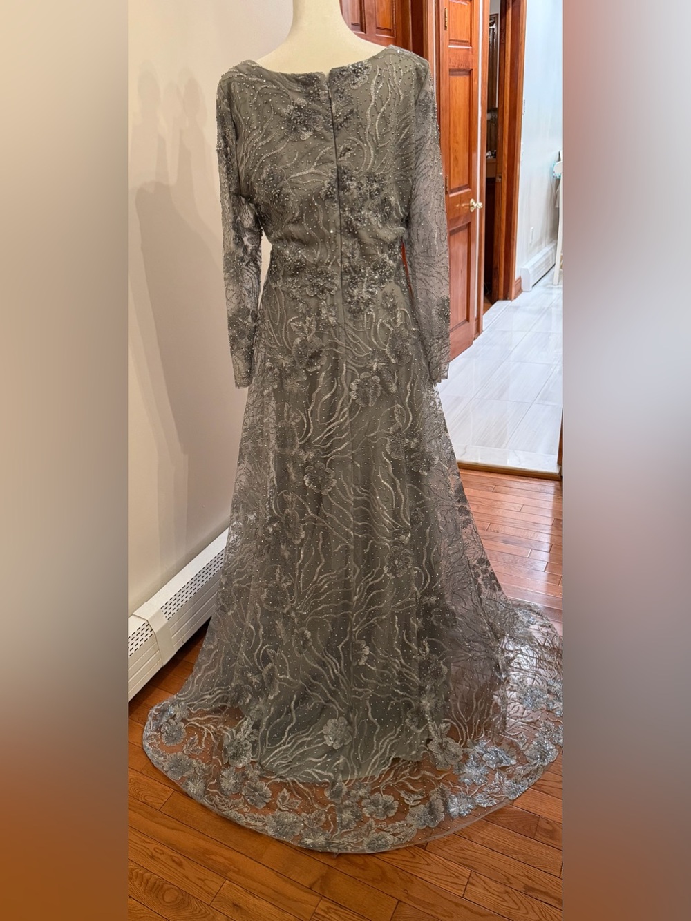 Mac Duggal 20285 Scoop Neck
Beaded Lace Dress Evening Gown, Formal Dress size 10 - Picture 8 of 15